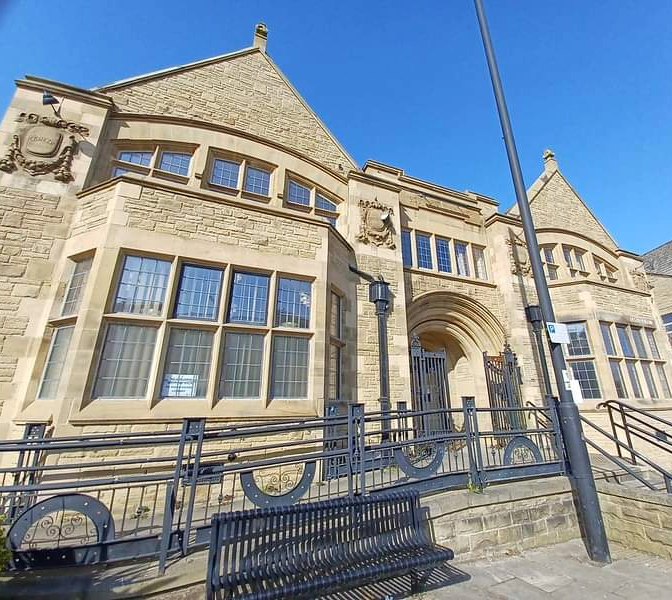 Photograph of the exterior of Manningham library